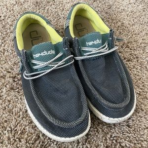 Men’s Size 9 Hey Dude shoes